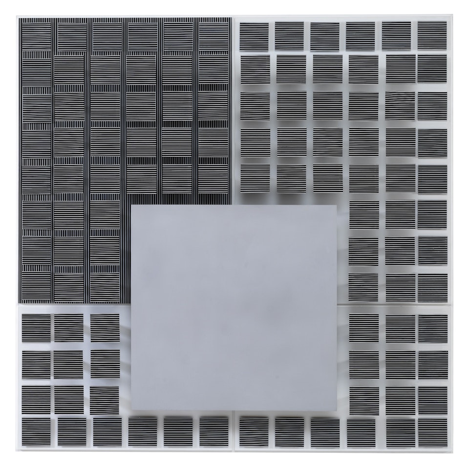 LE GRAND CARRÉ ARGENT  by Jesus Rafael Soto