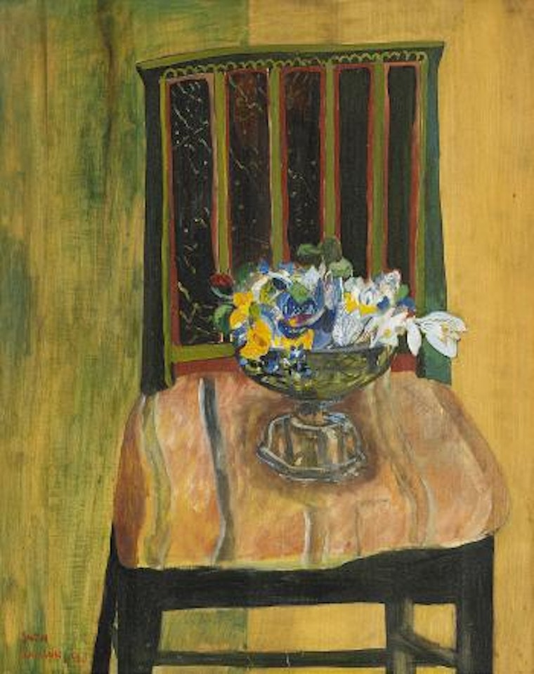 Vårblommor på stol by Sven Erixson