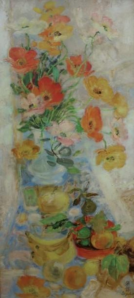 Vase de fleurs et fruits sur un entablement by Le Pho