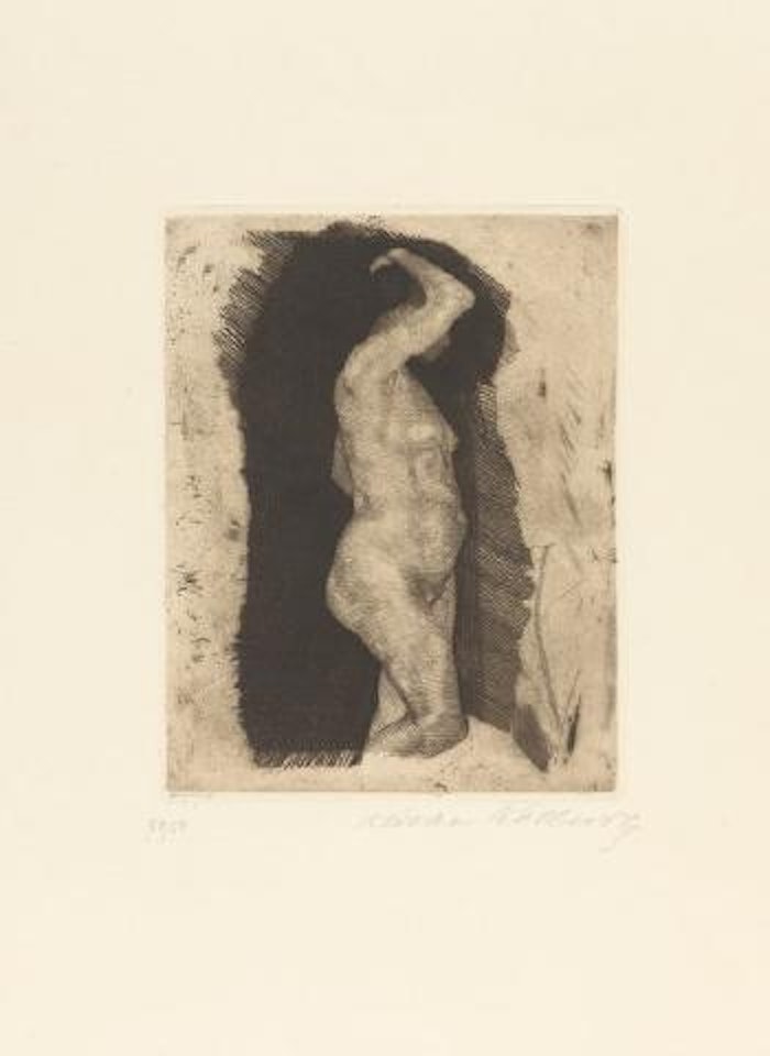 Stehender weiblicher Akt by Kathe Kollwitz