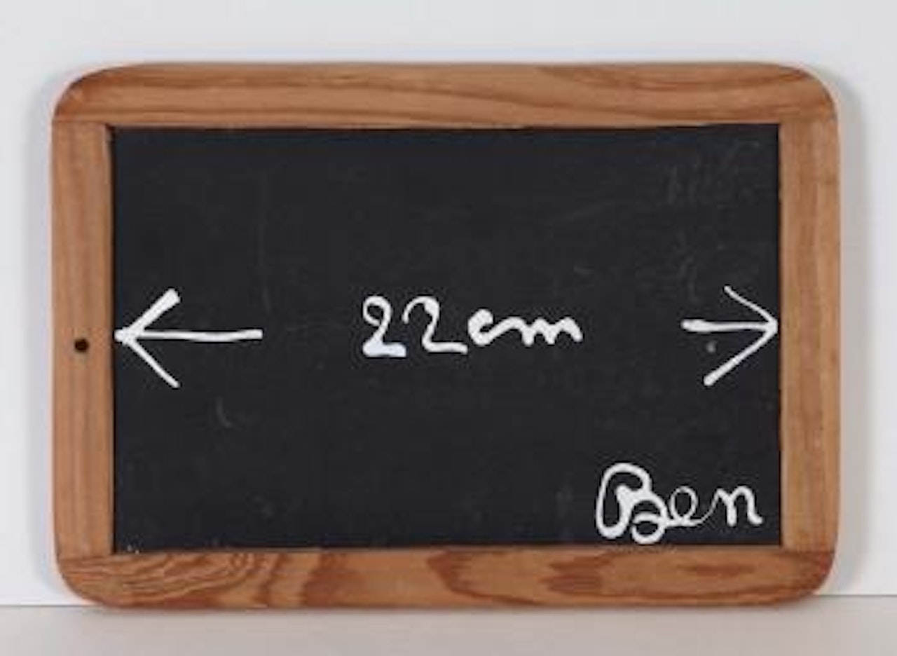 22 cm by Ben Vautier