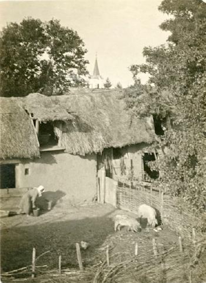 Ferme, Hongrie by André Kertész