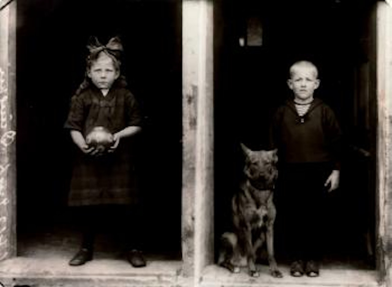 Enfants de paysans by August Sander
