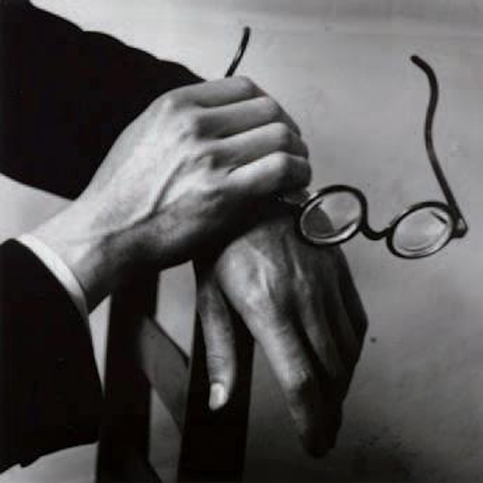 Les mains du compositeur et pianiste Paul Arma by André Kertész