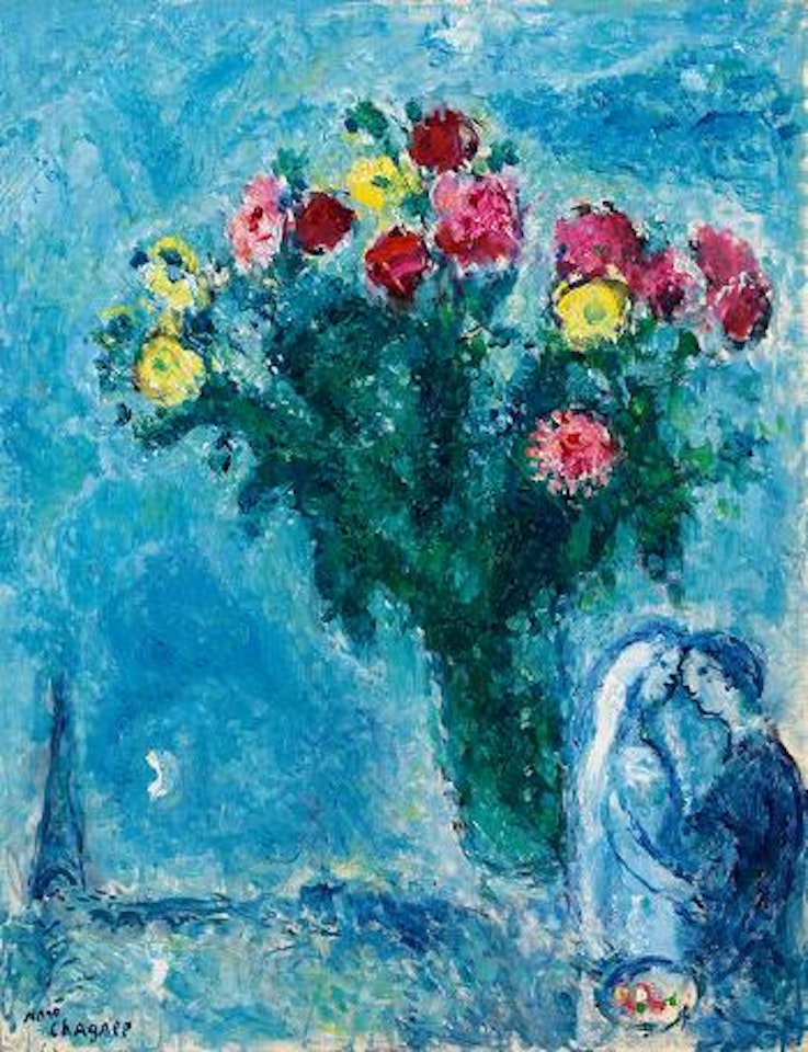 Bouquet du peintre et de sa fiancée dans le ciel bleu de Paris by Marc Chagall