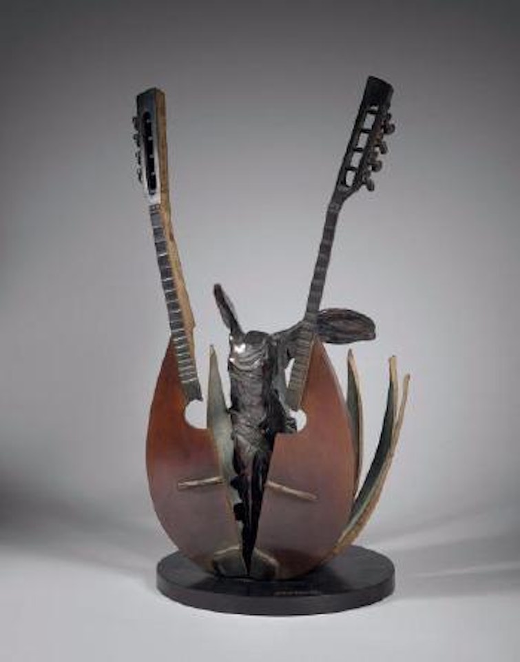 Sans titre, coupe de mandolines enserrant la Victoire de Samothrace by Arman