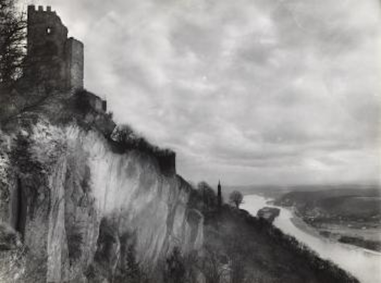 Drachenfels und Rheintal (Drachenfels and the Rhine Valley) by August Sander