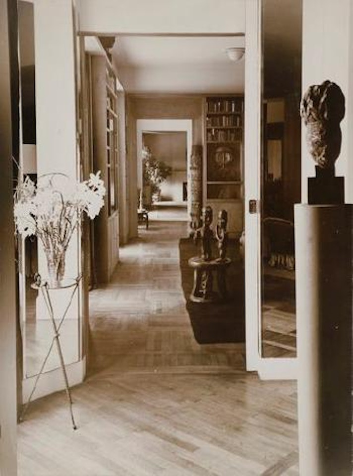 Perspective; Bibliothèque; Chambre à coucher; Salle de bain by Dora Maar