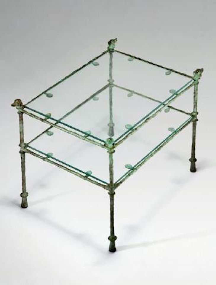 Petite table d'appoint à plateaux soutenus par des feuilles, variante à têtes de chien by Diego Giacometti