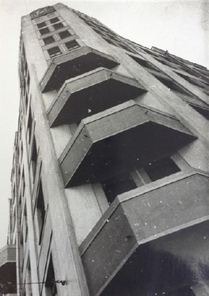 La maison de Mosselprom, Moscou ,
1930 by Alexander Rodchenko
