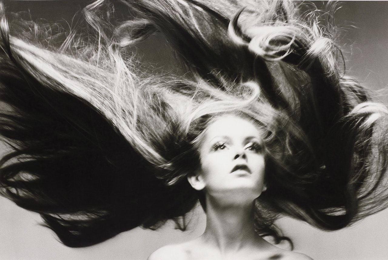 Twiggy, Hair by Ara Gallant, Paris studio, January by Richard Avedon