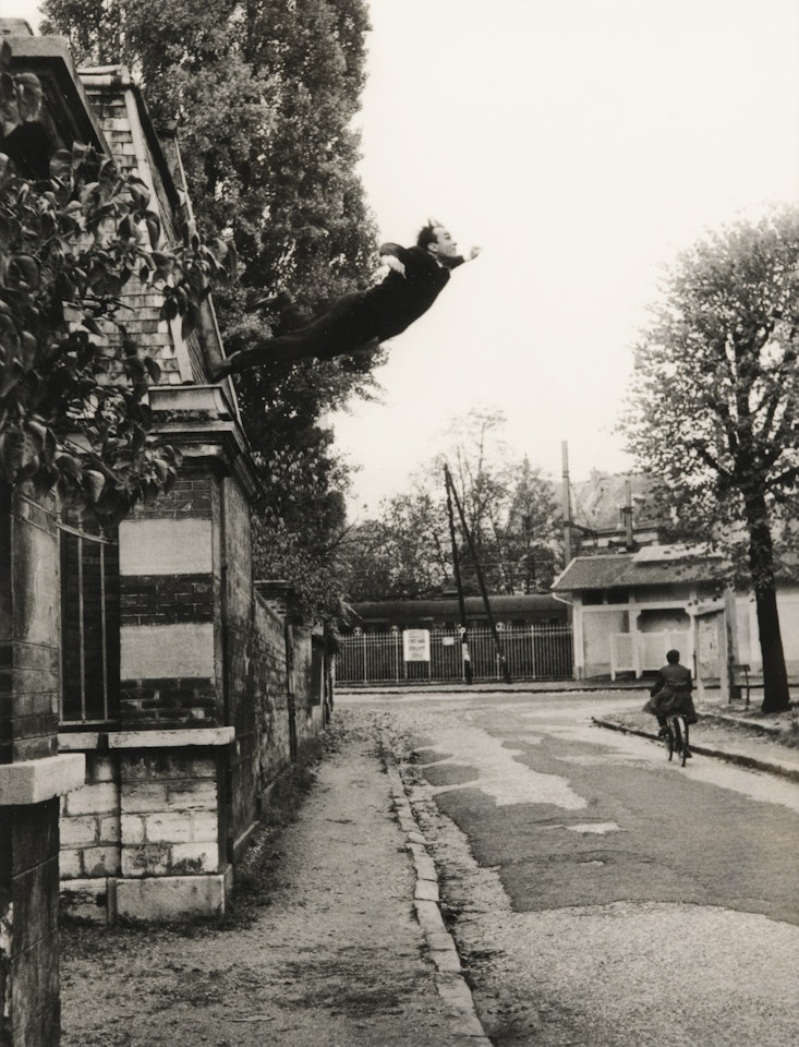 LE SAUT DANS LE VIDE by Yves Klein