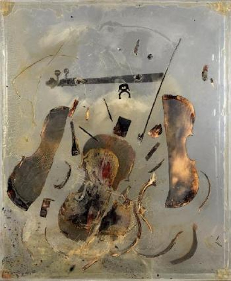 Colère de violoncelle by Arman