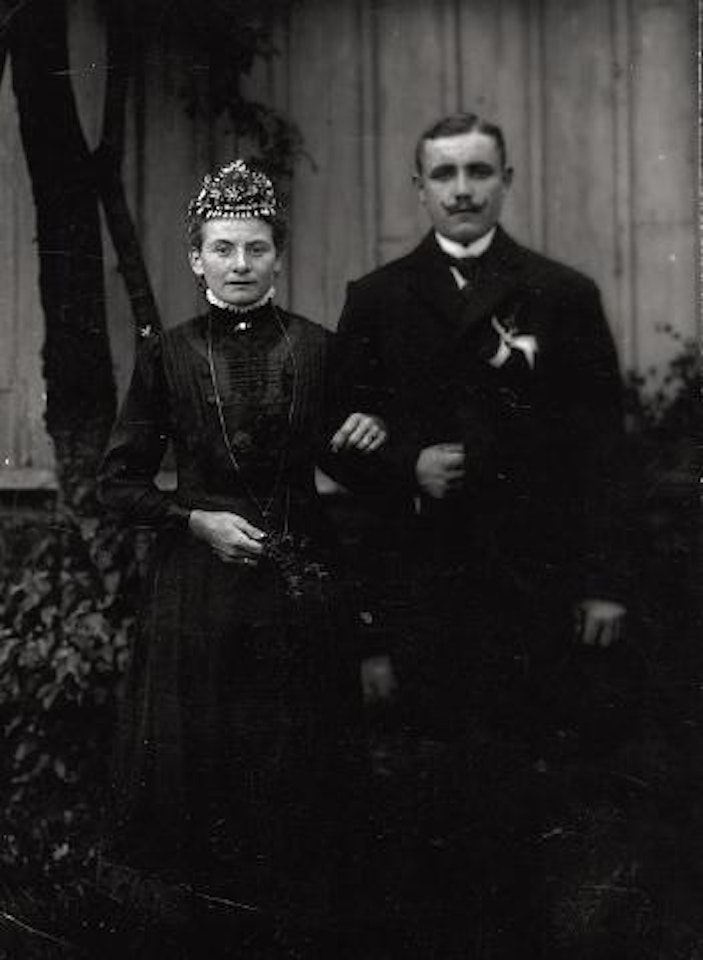 Bäuerliches Brautpaar (Rural wedding couple) by August Sander