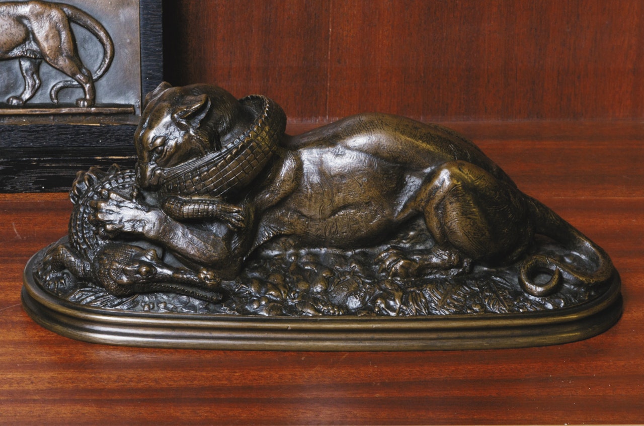 TIGRE DÉVORANT UN GAVIAL by Antoine-Louis Barye