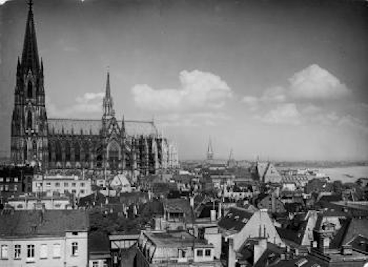 Kölner Dom, Südseite by August Sander