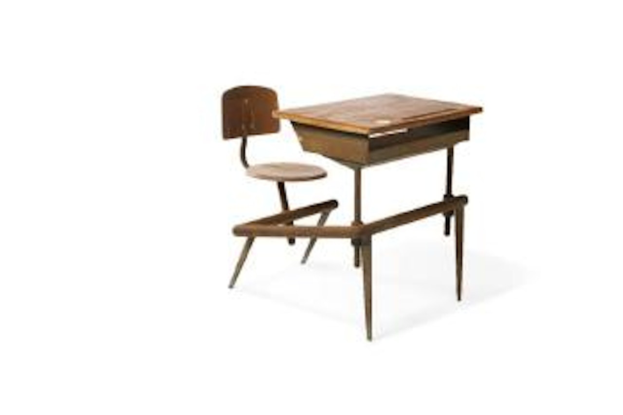 Pupitre d’écolier monoplace réglabe, modèle 800 ,
1952 by Jean Prouvé