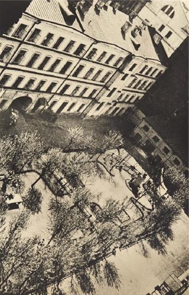 Untitled (Yard Moscow) ,
1927 by Alexander Rodchenko