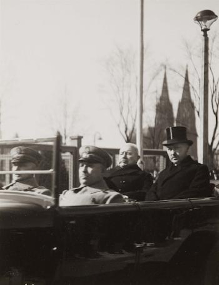 Präsident Paul von Hindenburg und Oberbürgermeister Konrad Adenauer ,
1926 by August Sander