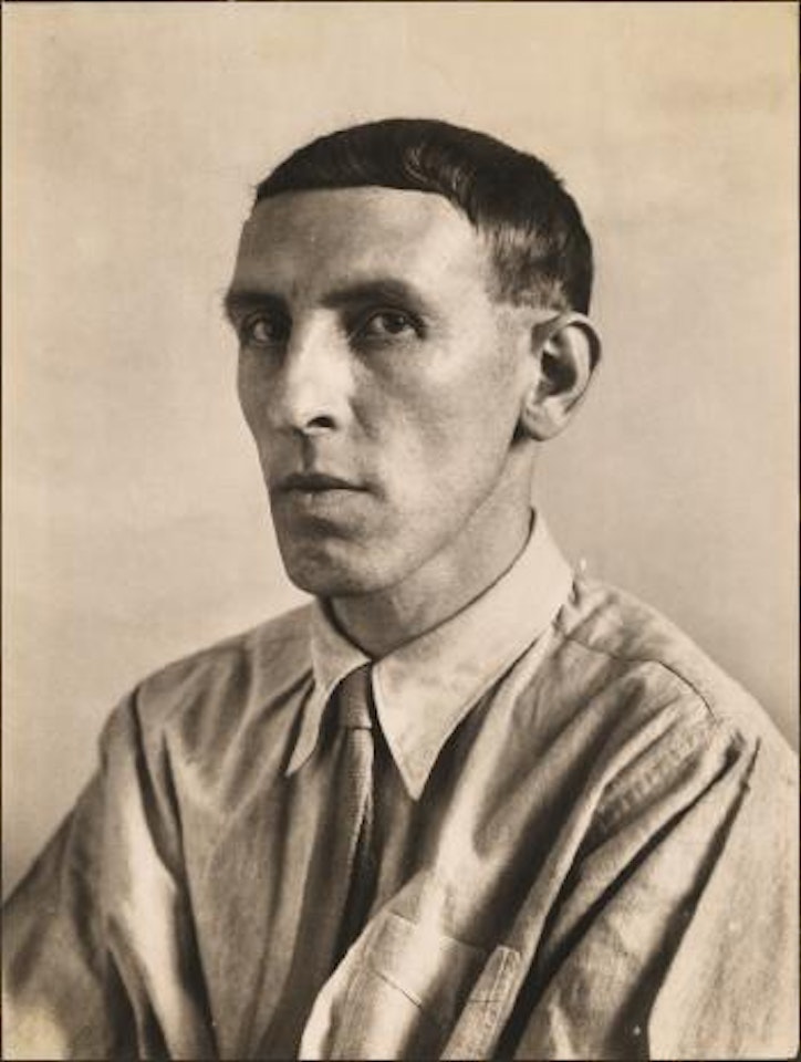 The painter Heinrich Hoerle ,
1931 by August Sander