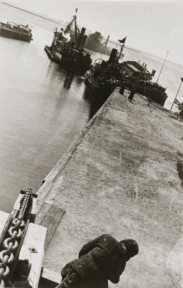 USSR IN CONSTRUCTION by Alexander Rodchenko