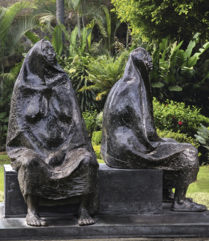 MADRE E HIJA SENTADA by Francisco Zuñiga