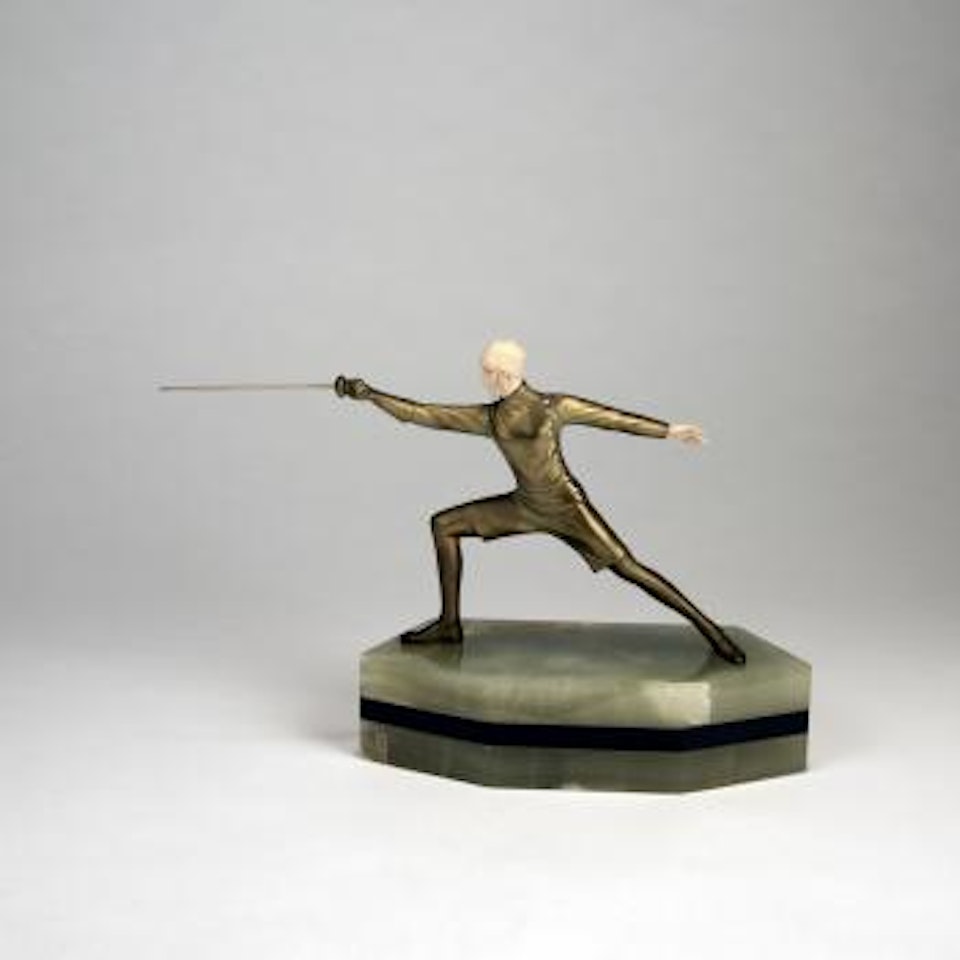 Foilswoman ,
Circa
1925 by Ferdinand Preiss