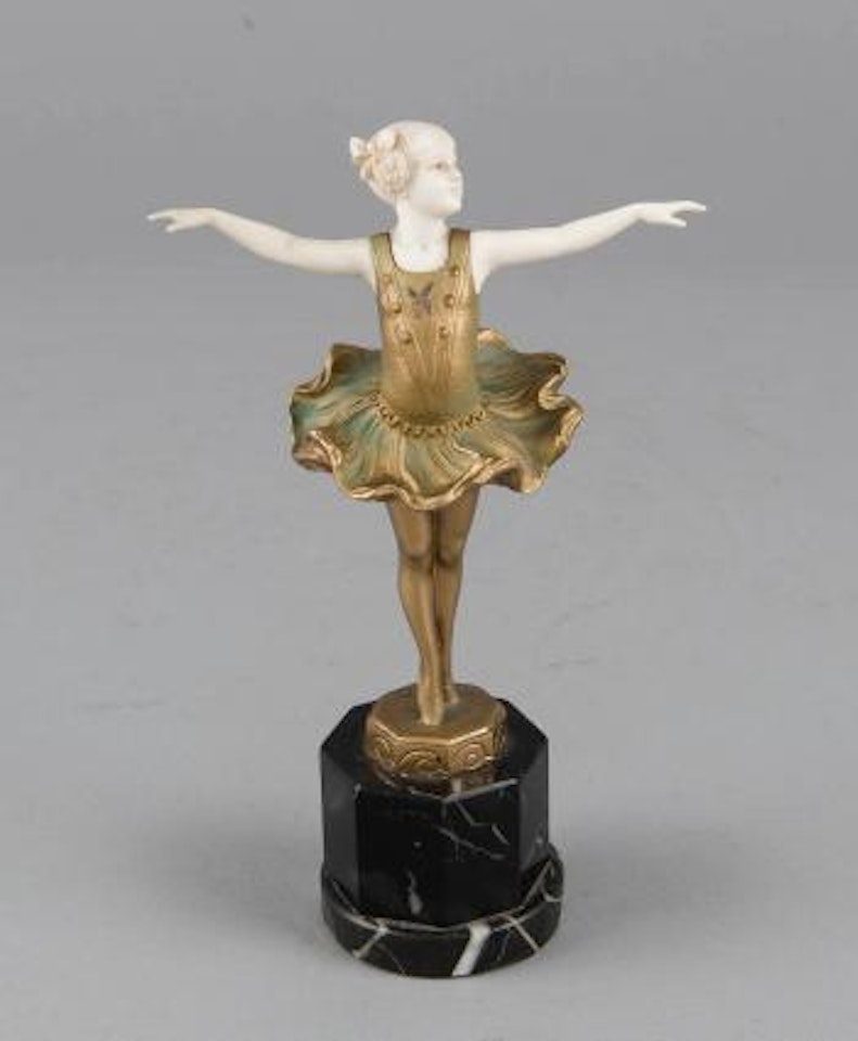 Tanzendes Mädchen in Pose ,
Circa
1920 by Ferdinand Preiss