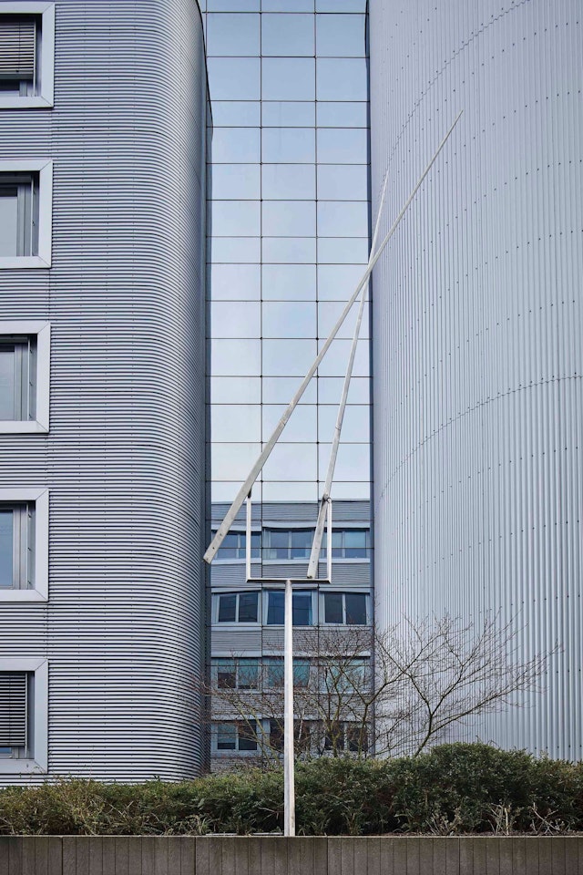 Two Lines Up Excentric VI (Two Slender Lines Excentric) by George Rickey