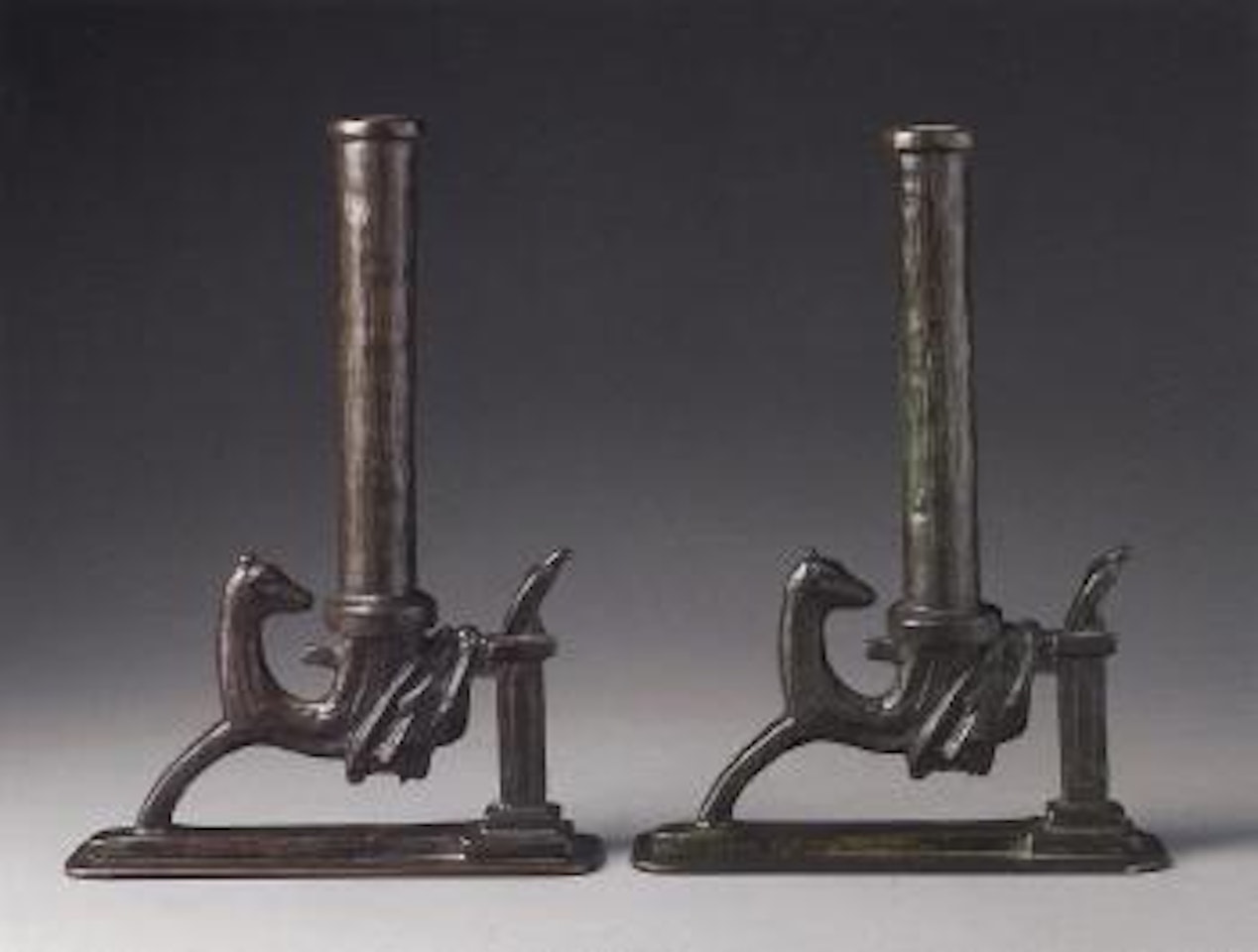 Deux lampes au chien et au fauchon by Diego Giacometti