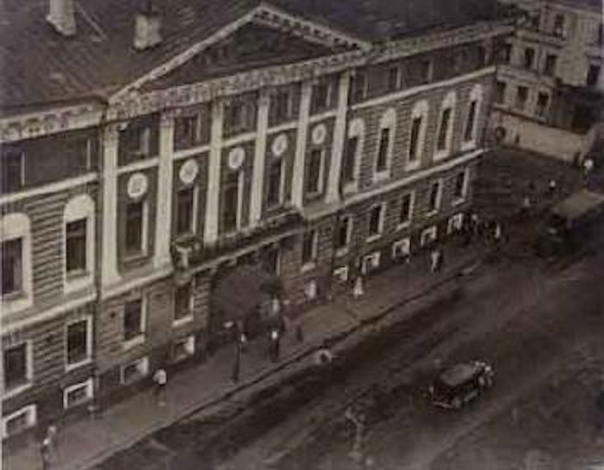 Moscow Soviet building by Alexander Rodchenko