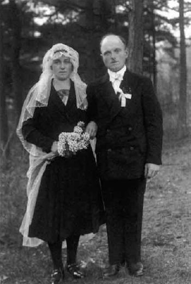Wedding couple by August Sander