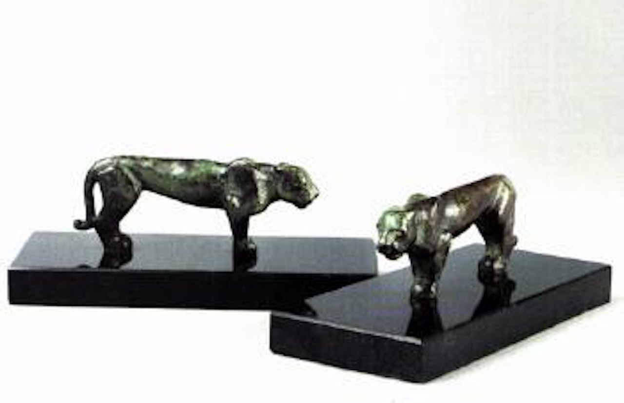 Deux lionnes by Diego Giacometti