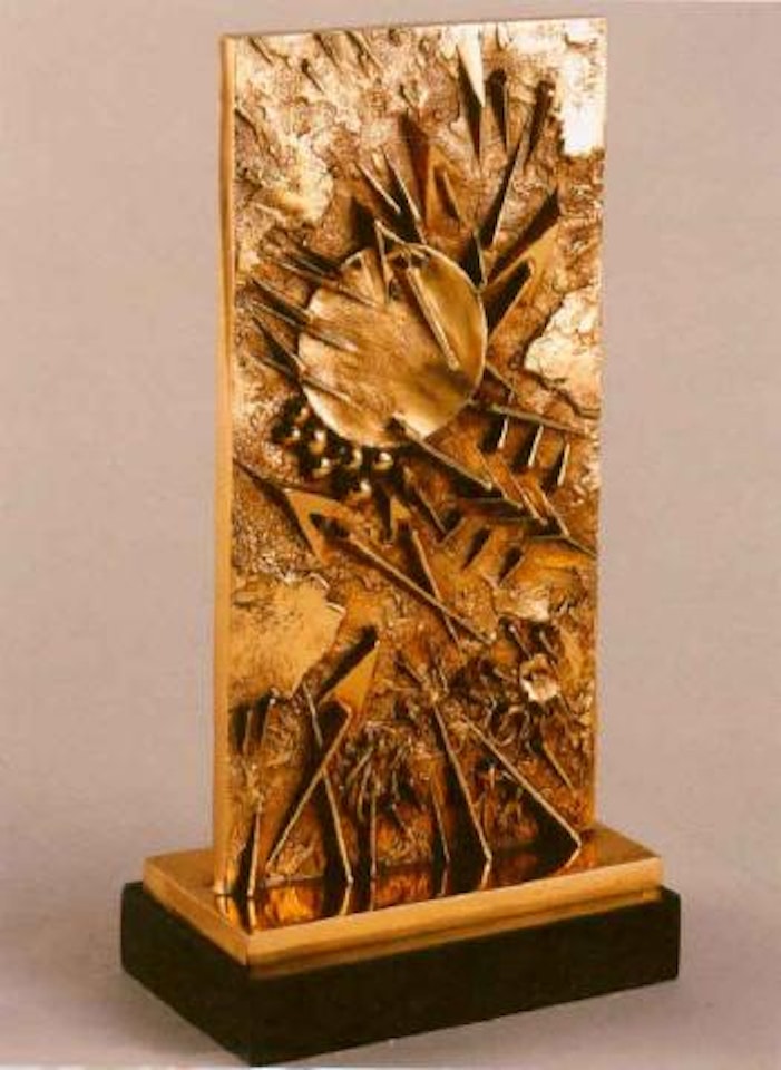 Double relief by Arnaldo Pomodoro