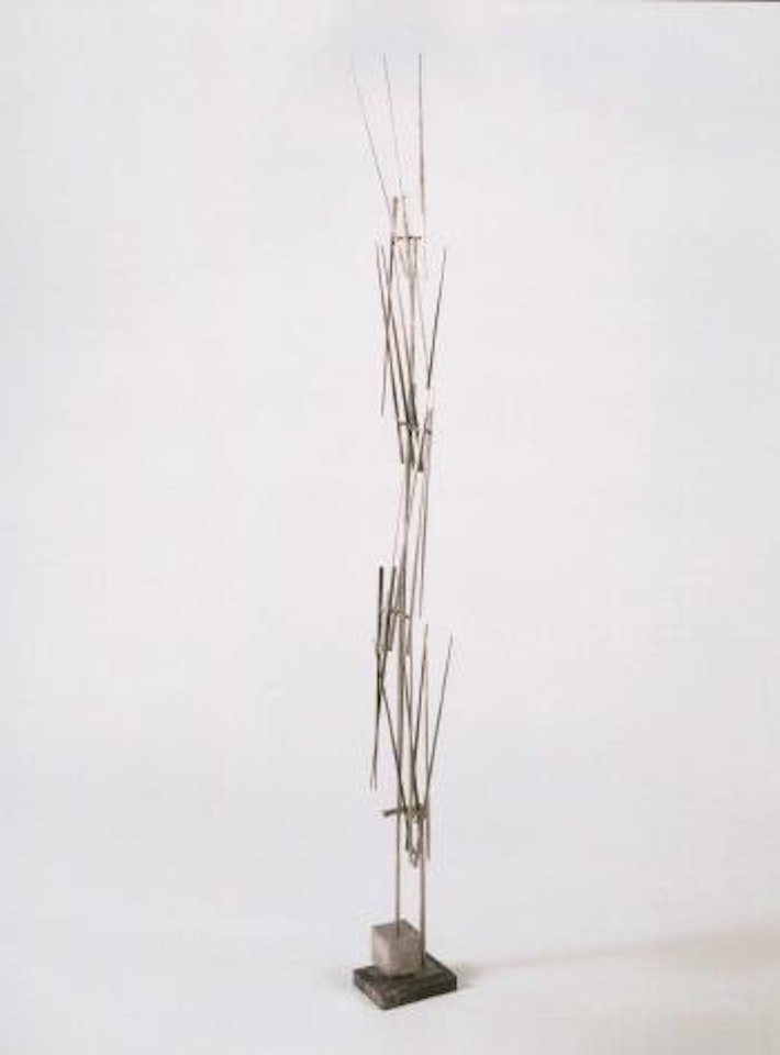 N lines vertical by George Rickey