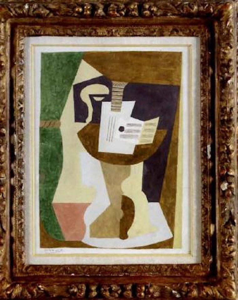 Guitare et partition sur guirdon by Pablo Picasso