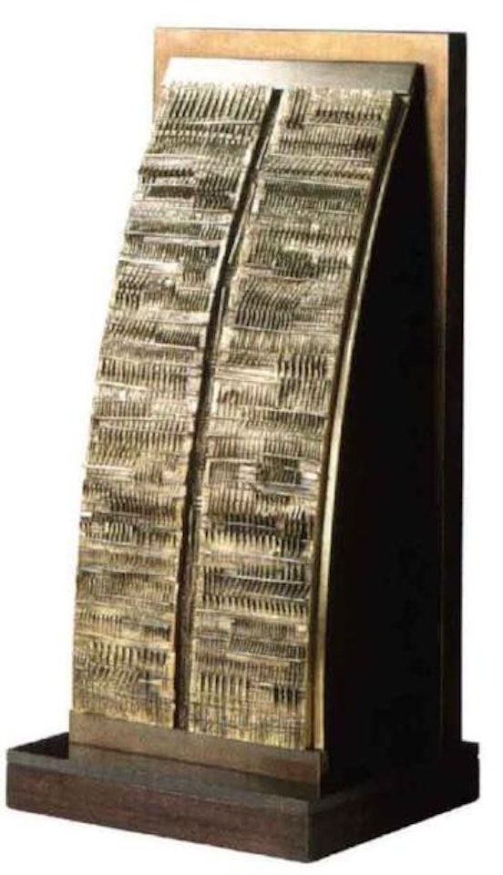 Traveller's column by Arnaldo Pomodoro