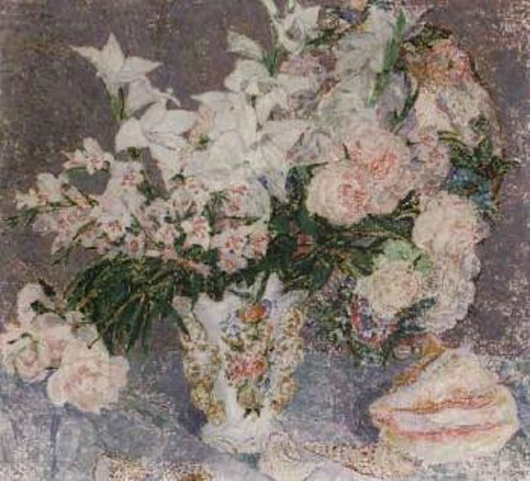 Fleurs blanches dans un vase de rocaille et coquillages by Leon de Smet