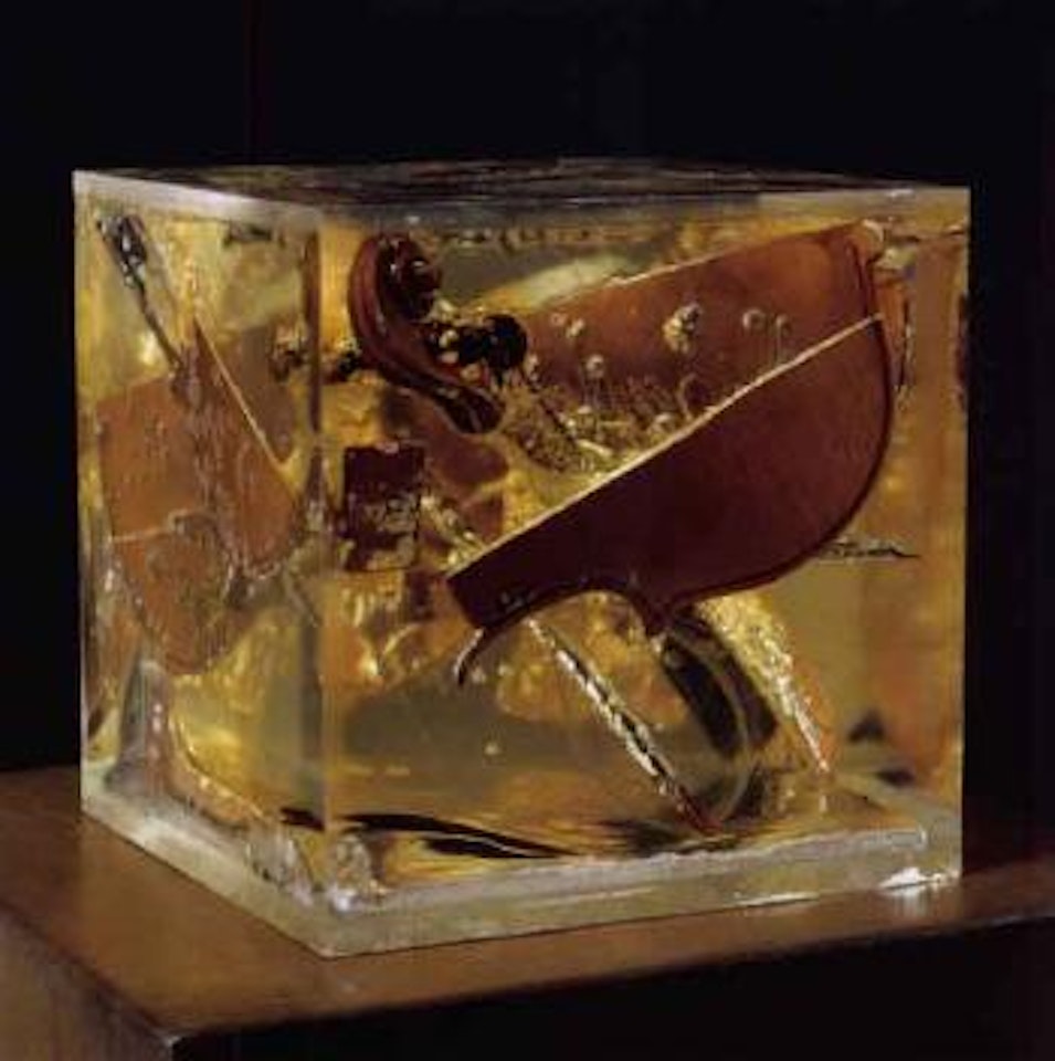 Colere en cube, violon by Arman