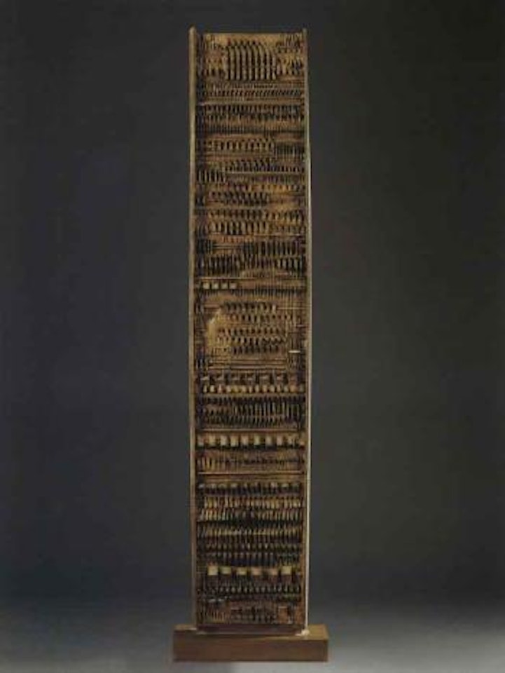 Traveller's column by Arnaldo Pomodoro