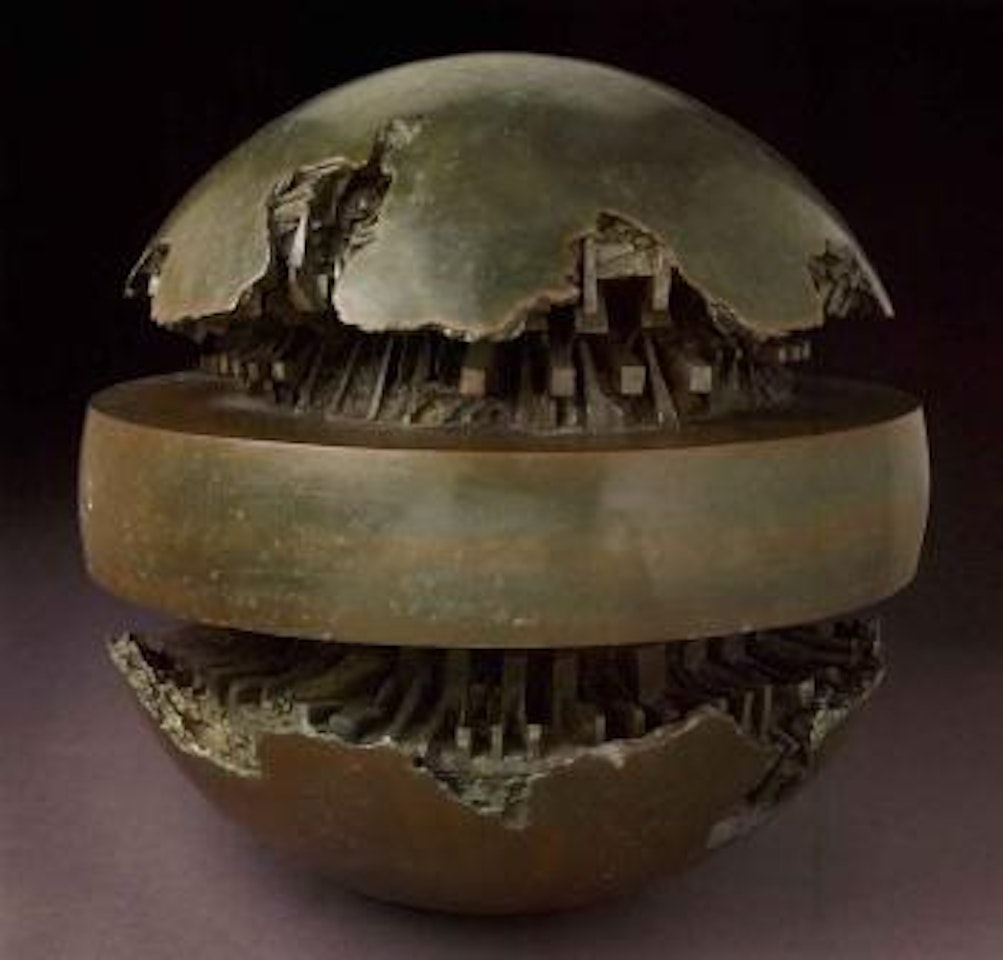 Rotante primo sezionale by Arnaldo Pomodoro
