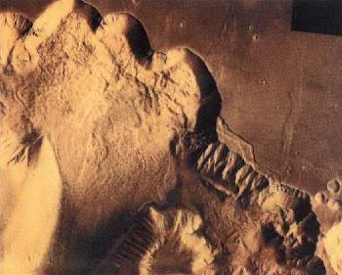 Contorno bermellon by Antoni Tapies