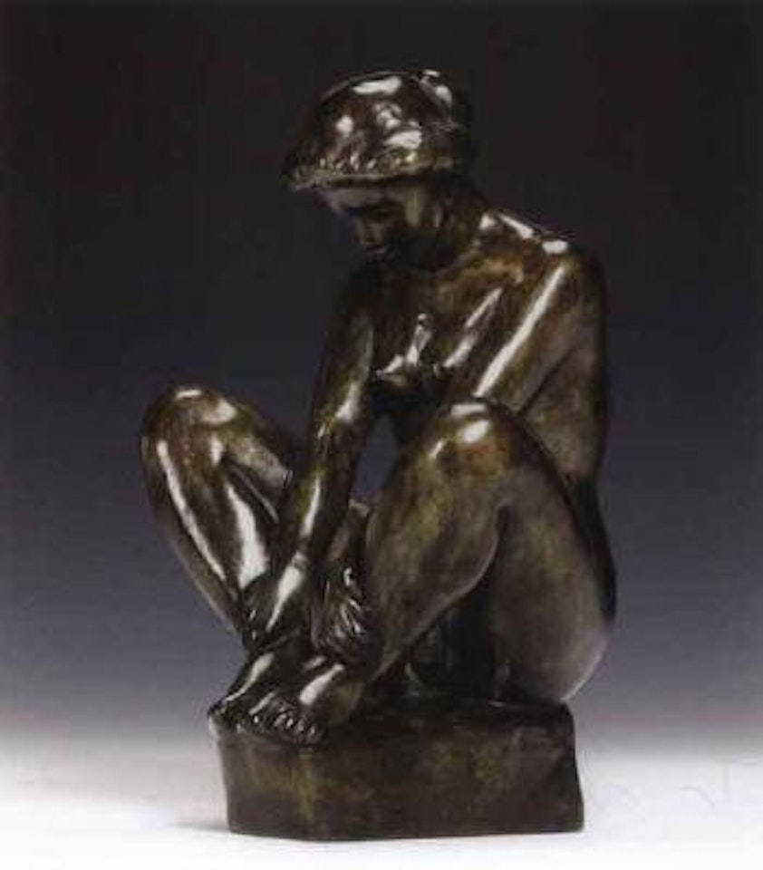 Femme accroupie se tenant les deux pieds by Aristide Maillol