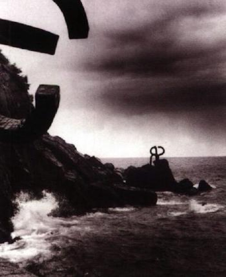 Estudio peine del viento III by Eduardo Chillida