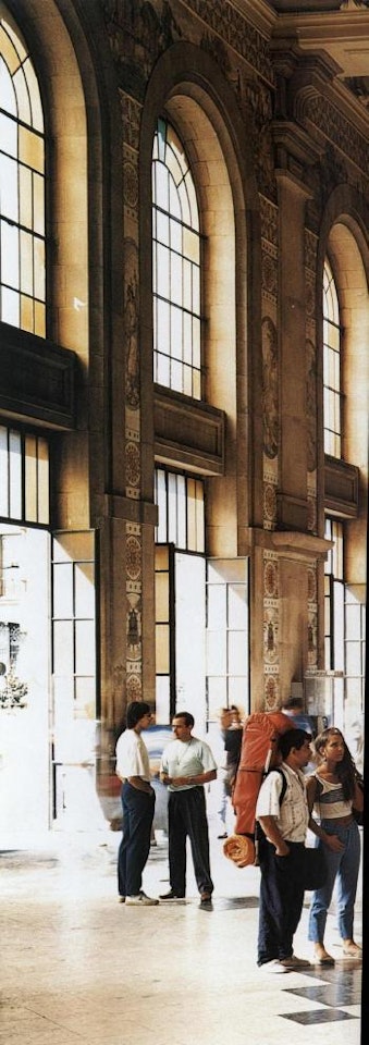 Porto Bahnof by Andreas Gursky