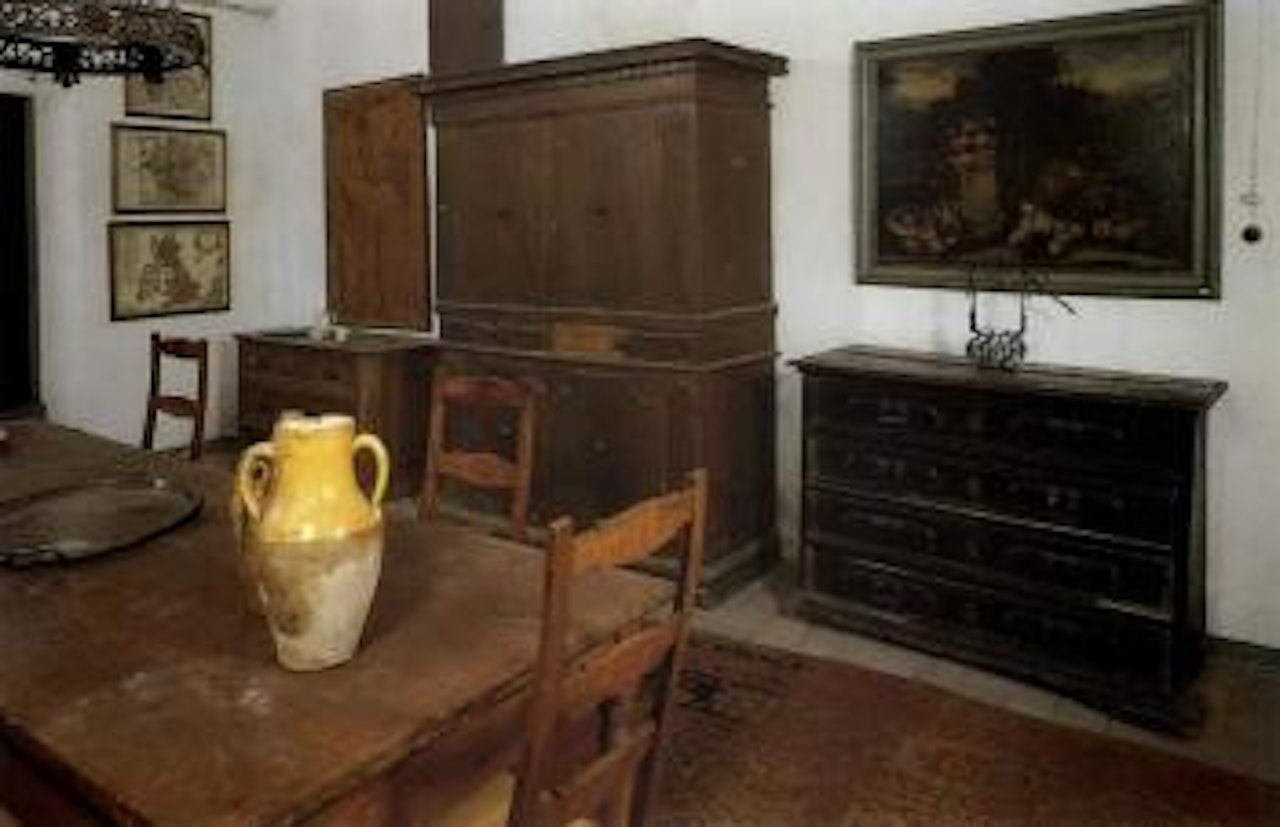 Natura morta con uva e fiori by Roman School