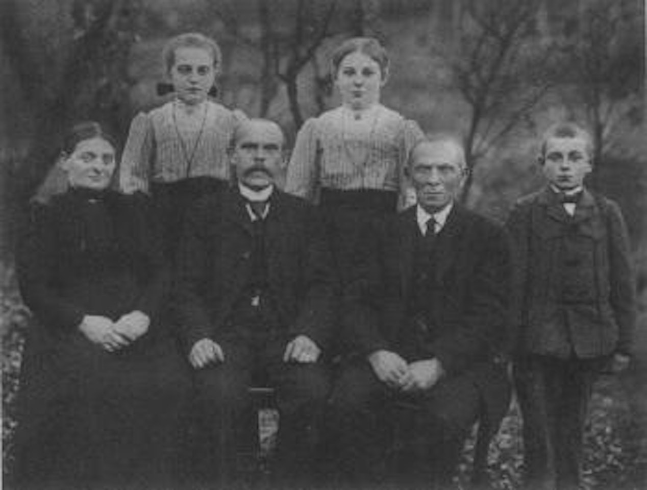 Kappenstein family, Kuchhausen by August Sander