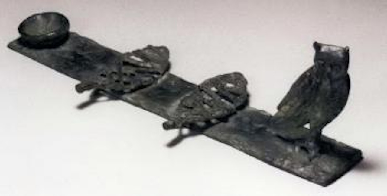 Porte-plume aux feuilles et hibou by Diego Giacometti