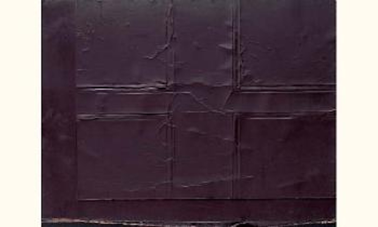 Papier gaufre en forme de croix by Antoni Tapies