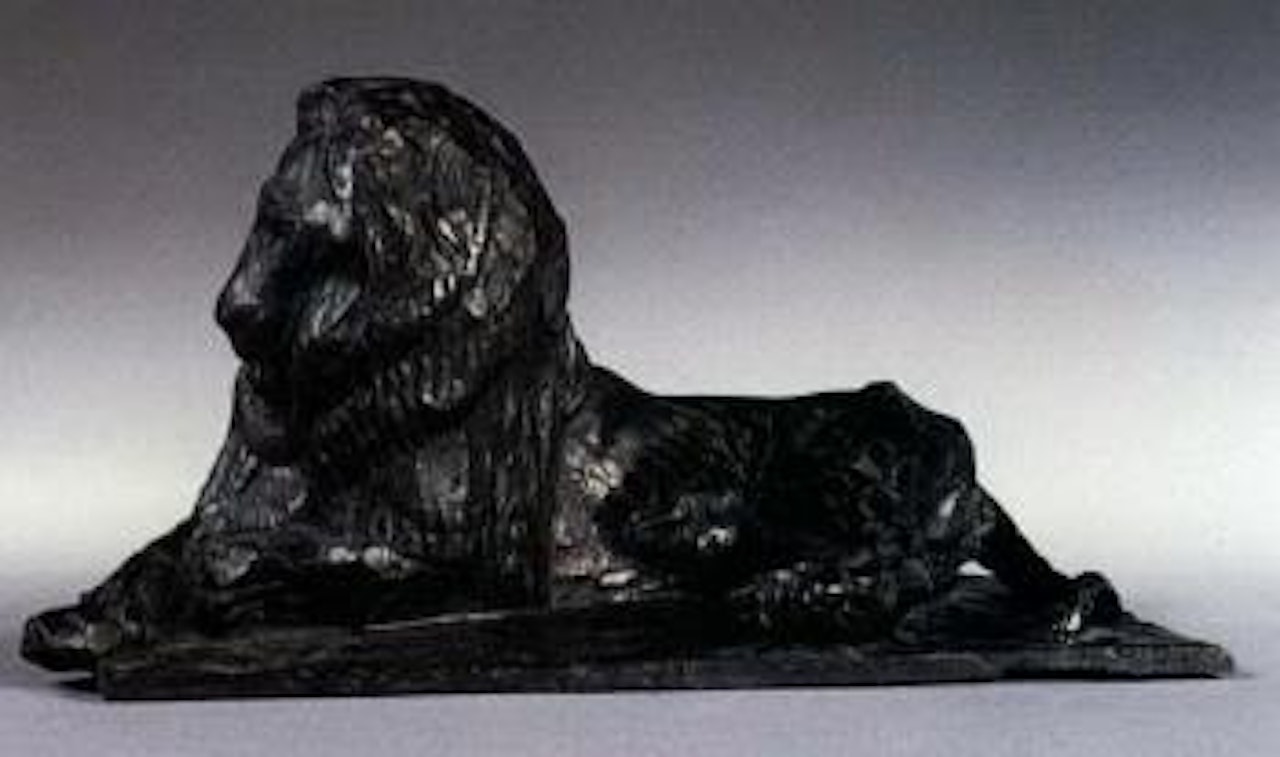 Grand lion couche by Rembrandt Bugatti